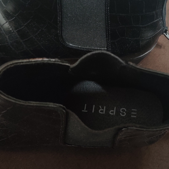 Shoes - Picture 2 of 3